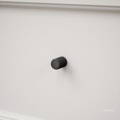 Dali Fluted Matte Black Furniture Knobs