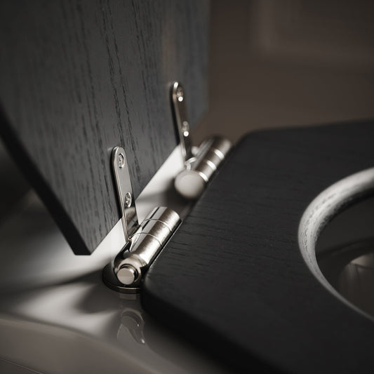 Portland Close Coupled Traditional Toilet with Solid Oak Matte Black seat (Chrome Fittings)