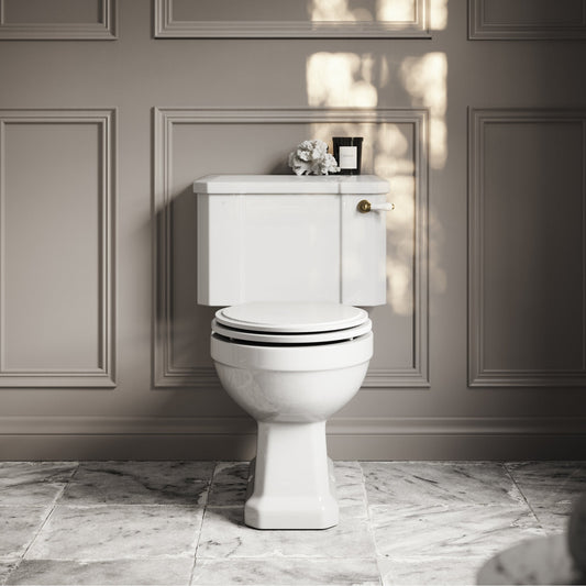 Portland Close Coupled Traditional Toilet with Solid Oak Matte White seat (Brushed Gold Fittings)
