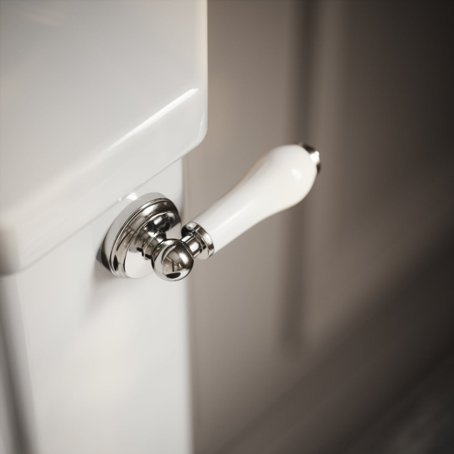 Portland Close Coupled Traditional Toilet with Solid Oak Matte White seat (Chrome Fittings)