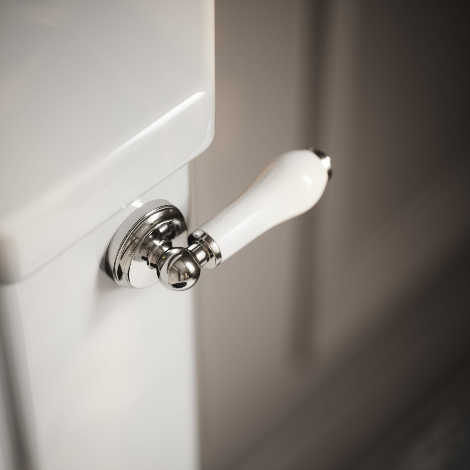 Portland Close Coupled Traditional Toilet with Solid Oak Matte White seat (Chrome Fittings)