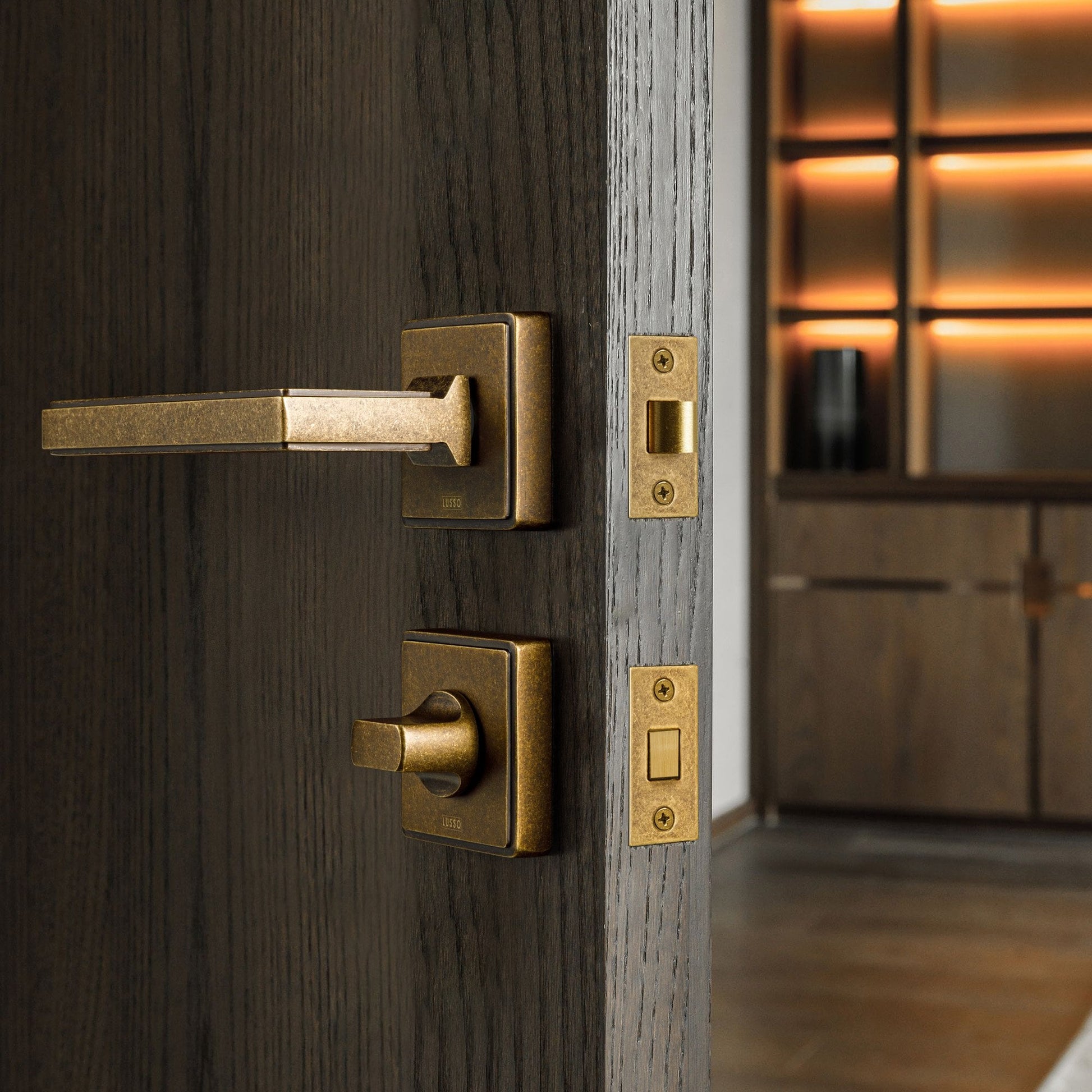 Surrey Aged Bronze WC Thumbturn with Latch